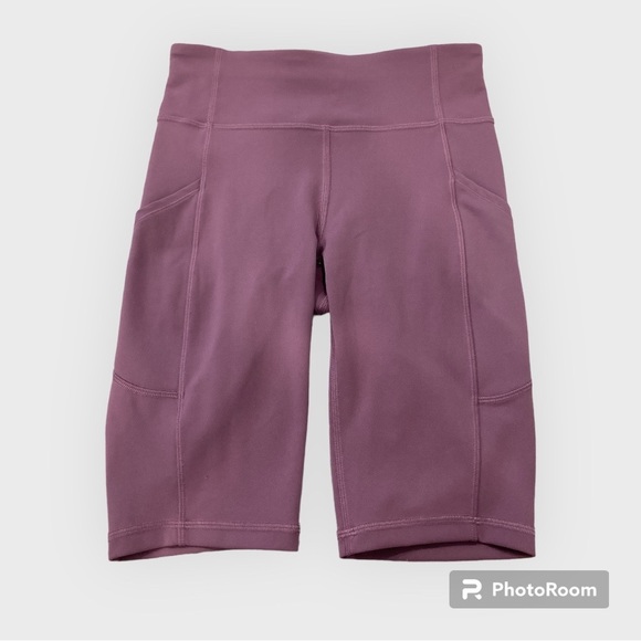 Lululemon Invigorate High-Rise Short 10" Grape Mauve
Size 4 - Picture 4 of 6
